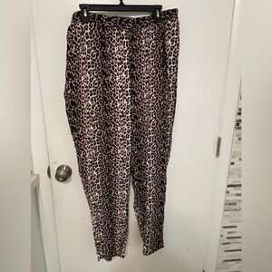 Ellos Women’s 18/20 stretch waist pull on lightweight cheetah print pants
